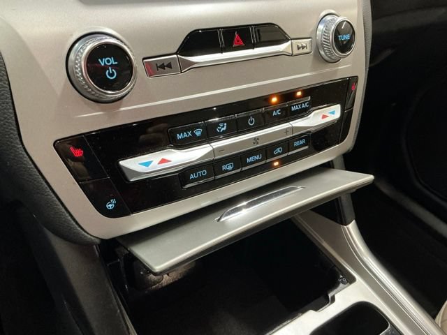 Used 2023 Ford Explorer XLT w/ Equipment Group 202A AWD/4WD image 24