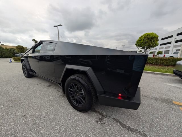 Used 2024 Tesla Cybertruck AWD Crew Cab image 9