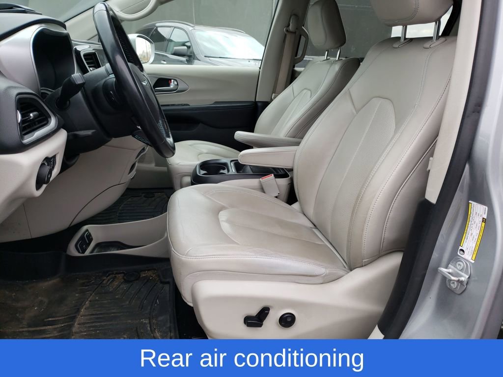 Used 2019 Chrysler Pacifica Touring-L w/ Premium Audio Group image 17