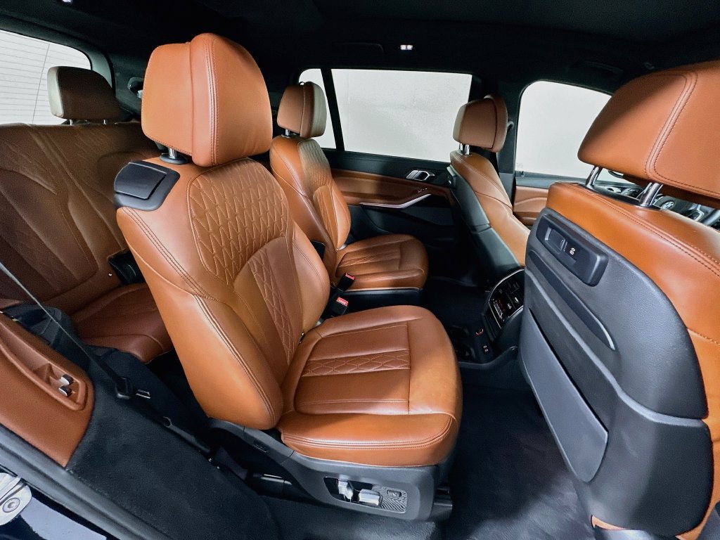Used 2020 BMW X7 xDrive40i w/ M Sport Package AWD/4WD image 29