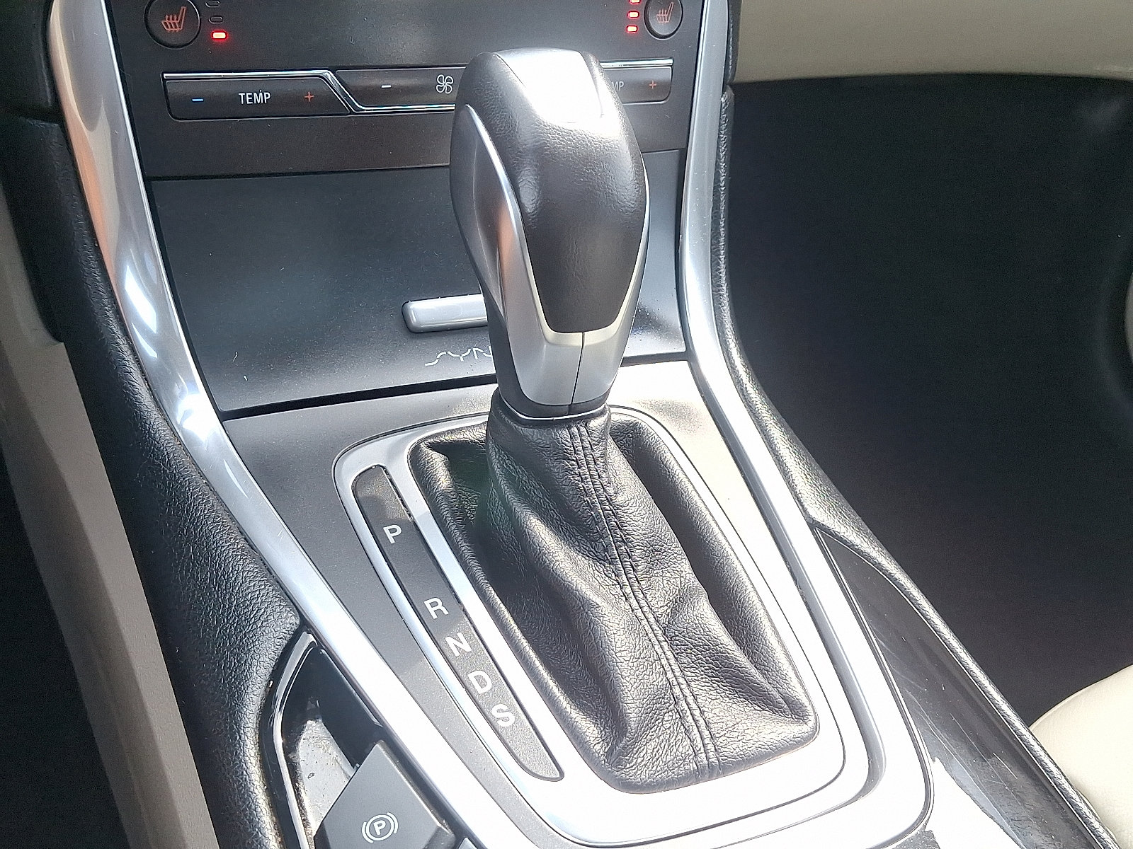 Used 2016 Ford Edge Titanium w/ Technology Package AWD/4WD image 15
