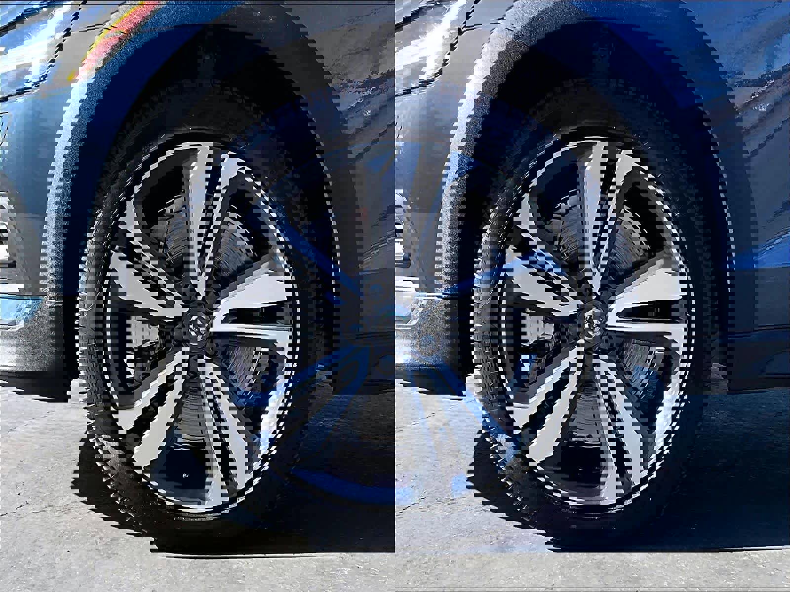 Used 2025 Volvo V60 B5 Cross Country Plus image 12