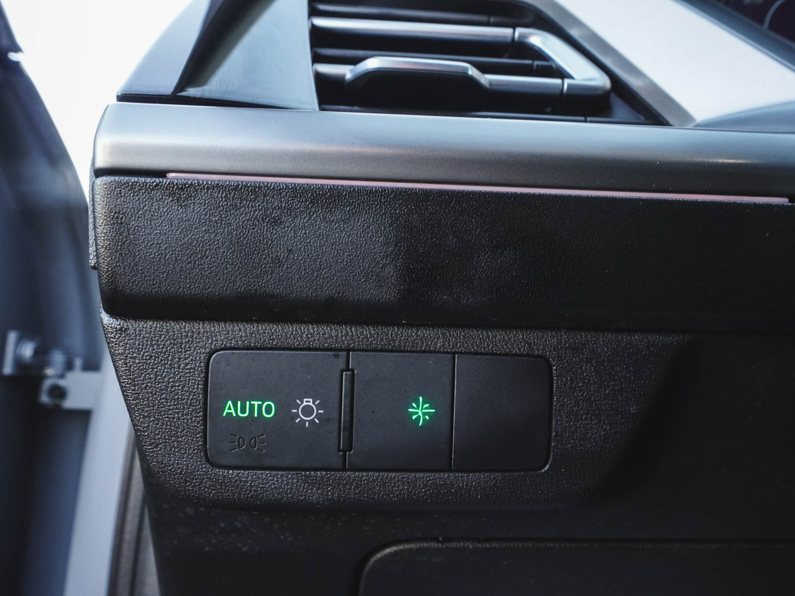 Used 2022 Audi Q4 e-tron Premium Plus image 21