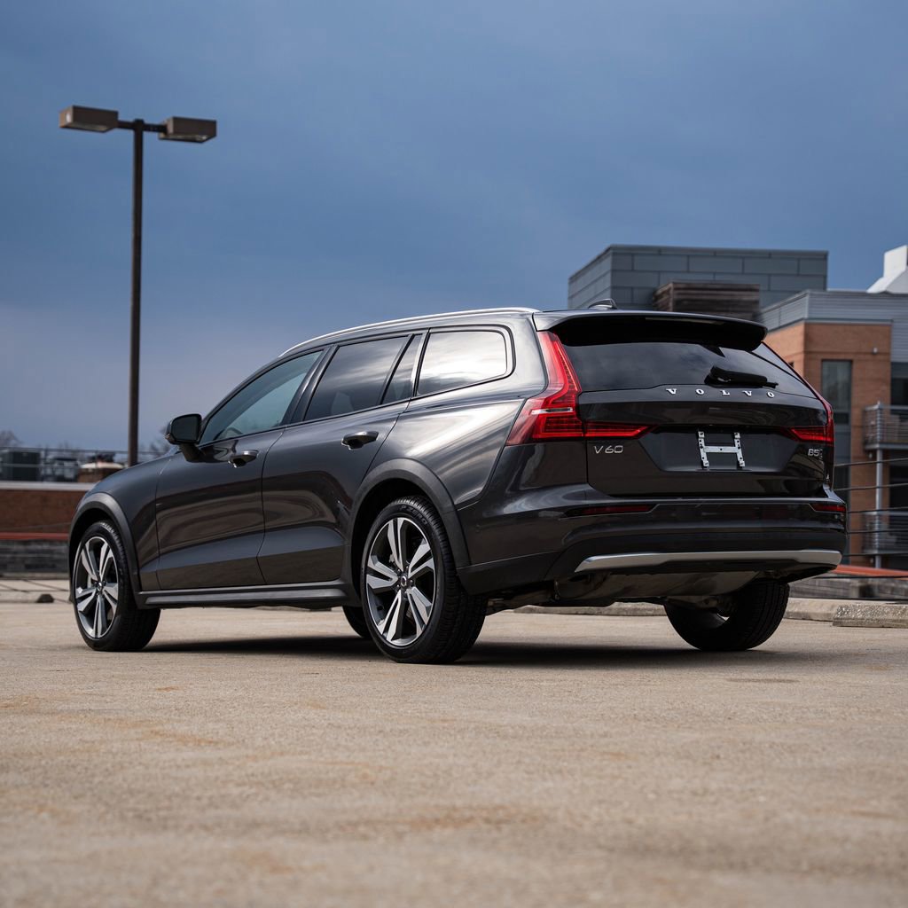 Certified 2025 Volvo V60 B5 Cross Country Plus image 5