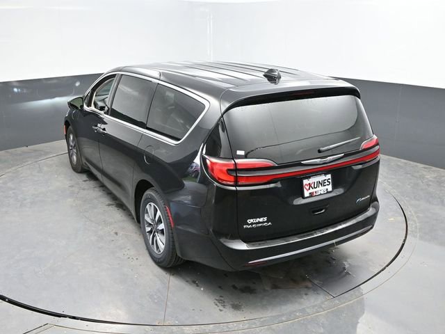Used 2023 Chrysler Pacifica Touring-L FWD image 39