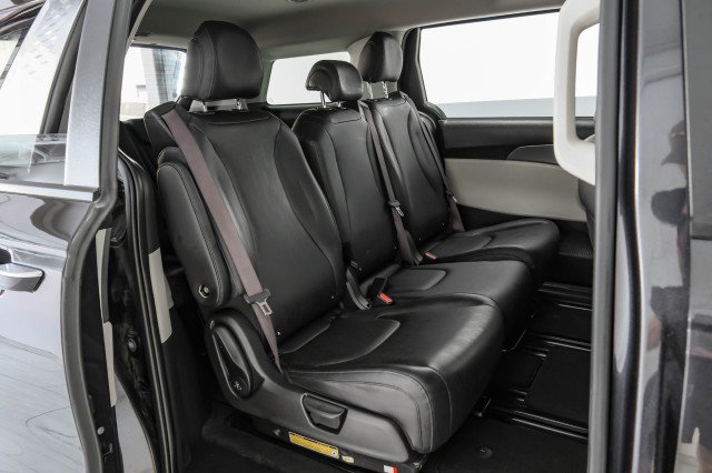 Used 2023 Kia Carnival LX FWD image 34