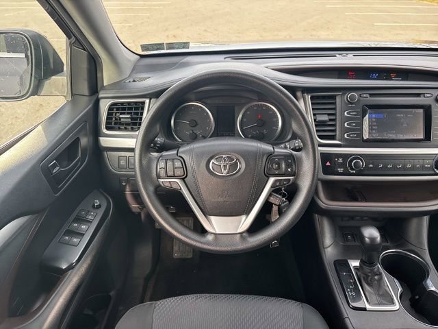 Used 2019 Toyota Highlander LE image 24