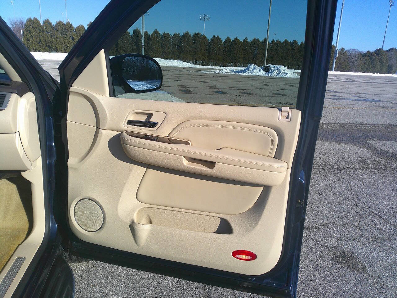 Used 2008 Cadillac Escalade AWD image 16