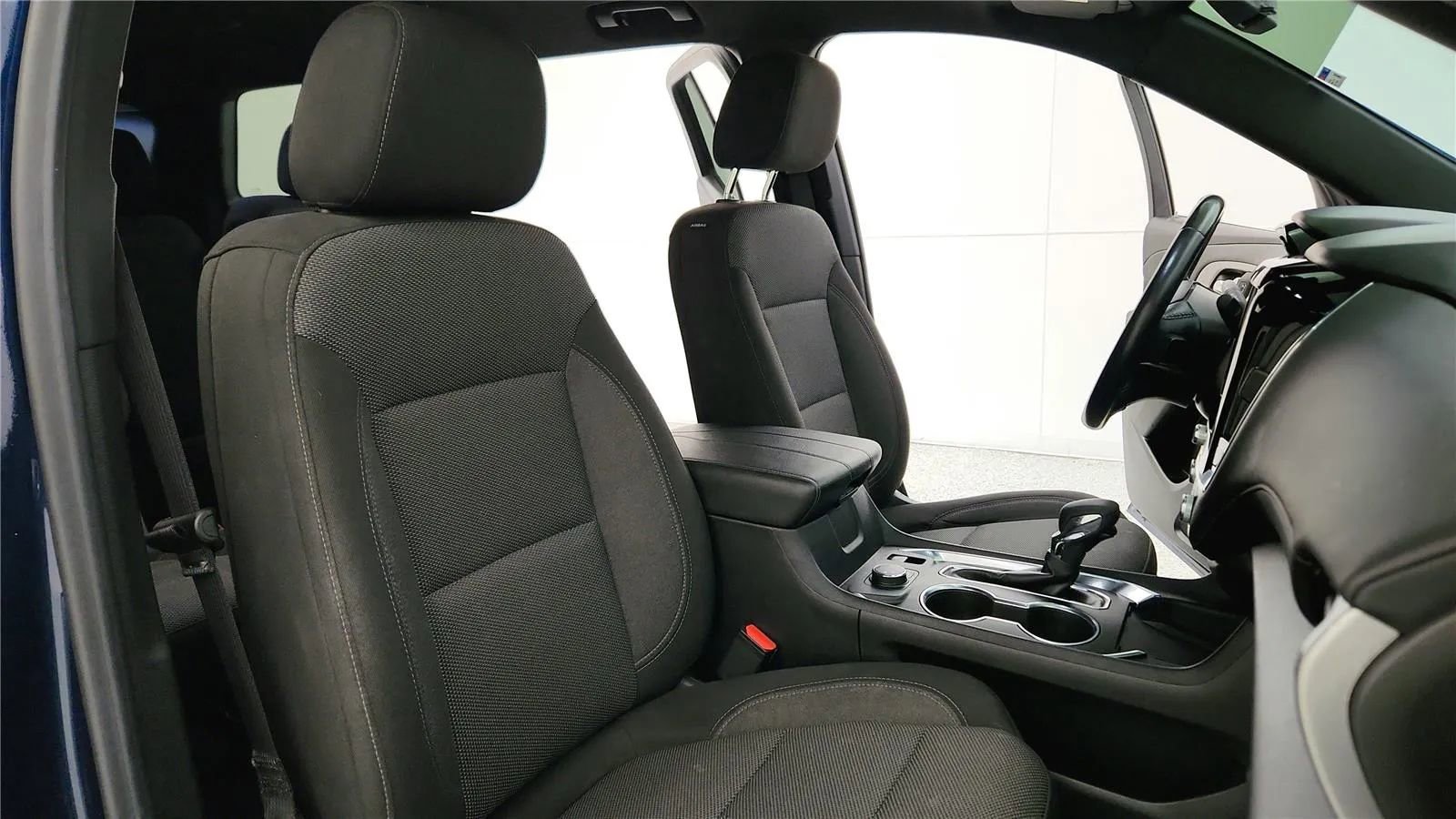 Used 2022 Chevrolet Traverse LT image 40