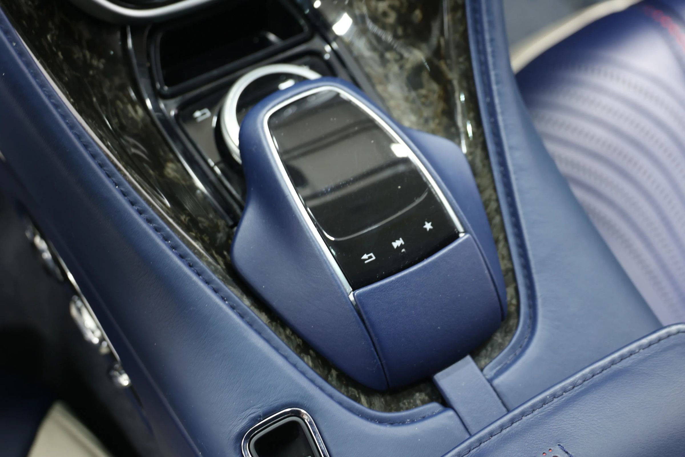 Used 2017 Aston Martin DB11 V12 image 48