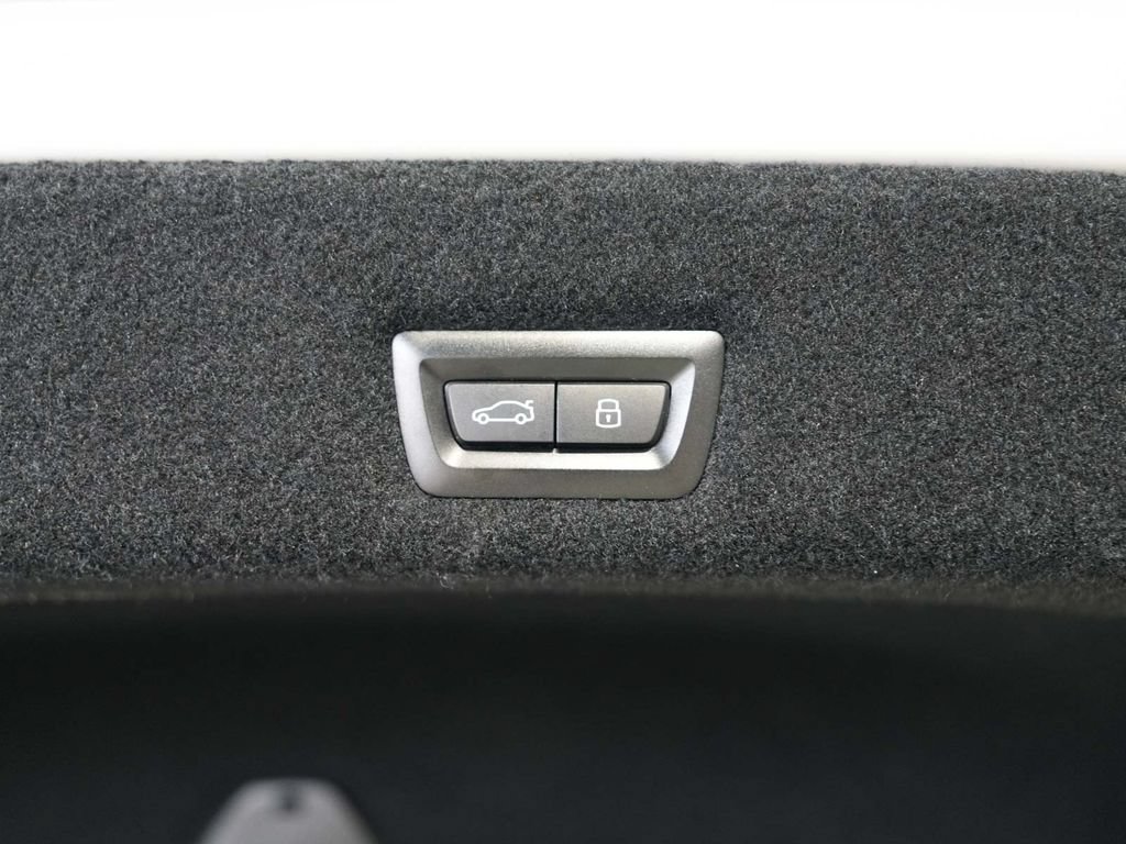 Used 2023 BMW i7 xDrive60 AWD/4WD image 43