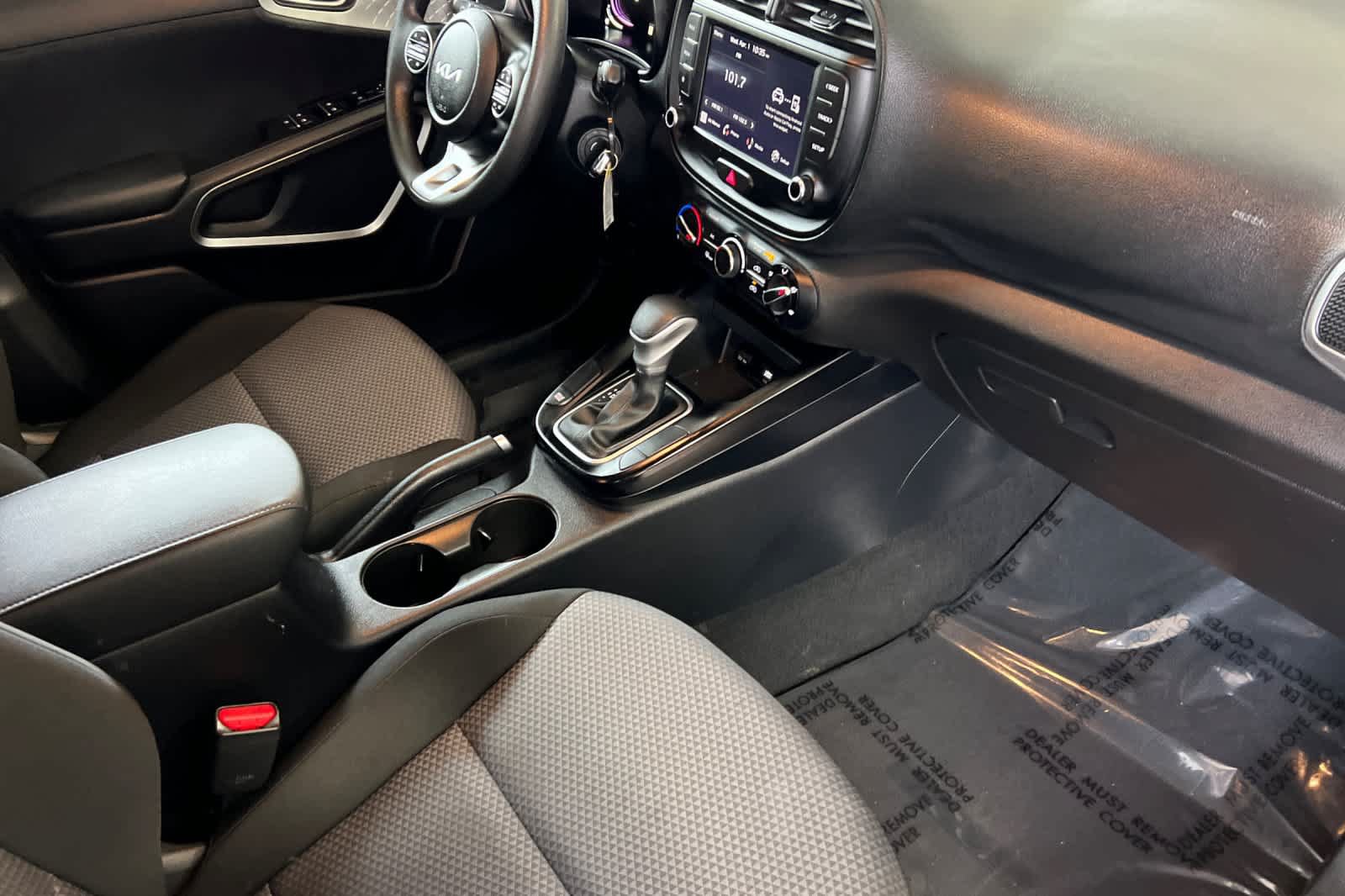 Used 2025 Kia Soul LX w/ LX Technology Package FWD image 16