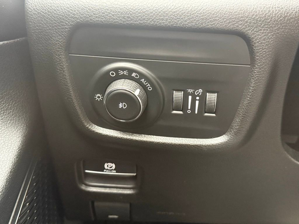 Used 2023 Jeep Grand Cherokee Limited image 51