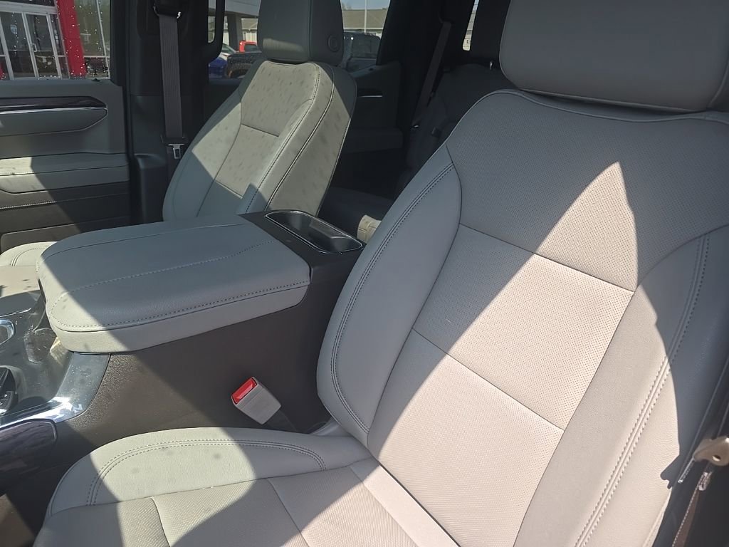 Used 2025 Chevrolet Silverado 1500 LTZ AWD/4WD image 9
