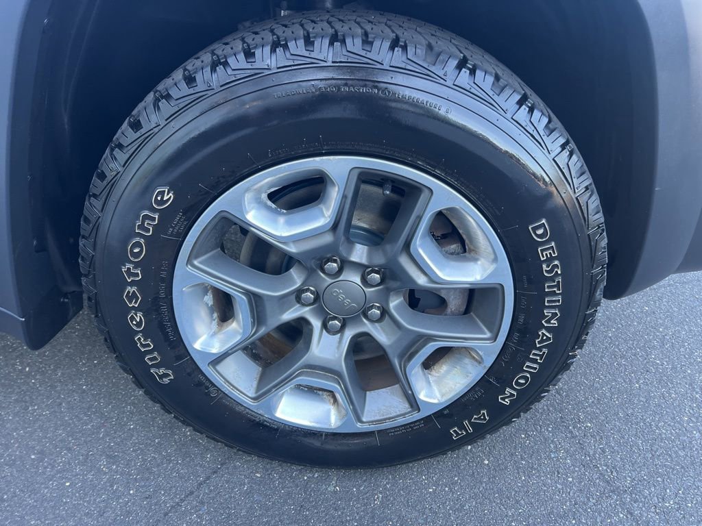 Used 2019 Jeep Cherokee Trailhawk image 57