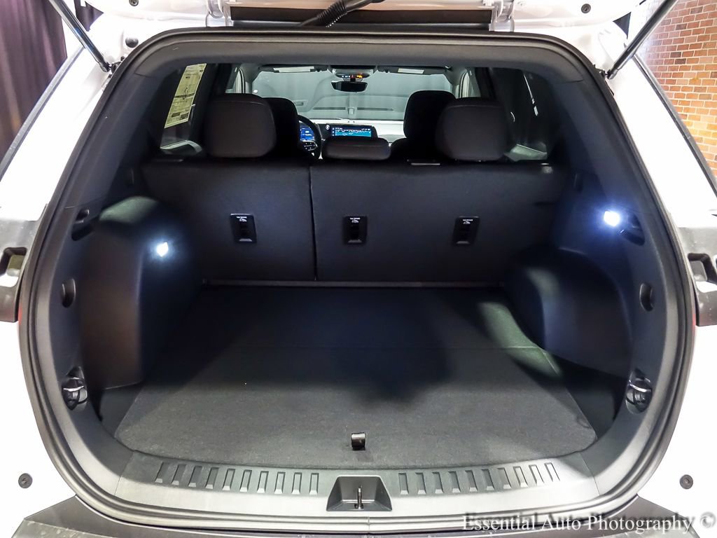 New 2026 Chevrolet Equinox LT w/ Safety and Technology Package FWD image 23