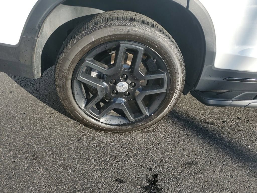 Certified 2024 Honda Passport Black Edition image 10