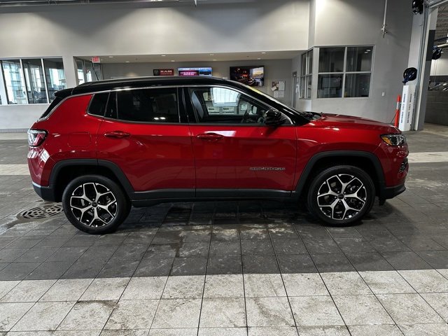 Used 2025 Jeep Compass Limited image 5