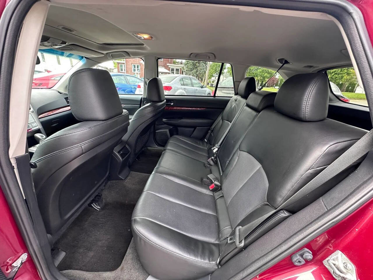Used 2012 Subaru Outback 2.5i Limited w/ Moonroof Pkg AWD/4WD image 12