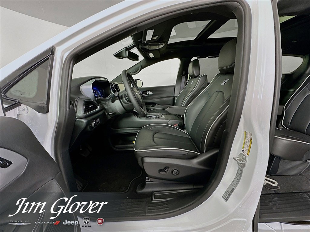 New 2026 Chrysler Pacifica Limited w/ S Appearance Package image 24