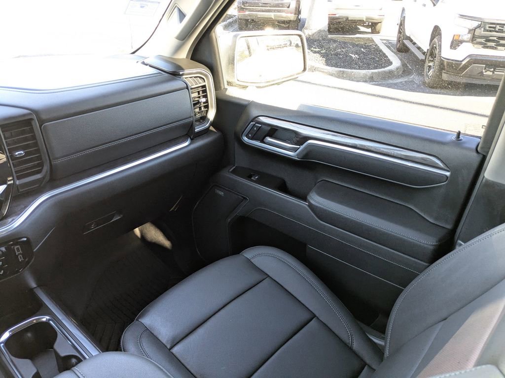 Used 2025 Chevrolet Silverado 1500 LTZ image 18