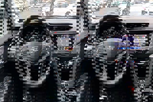 Used 2018 Cadillac XT5 Luxury w/ Driver Awareness Package image 4