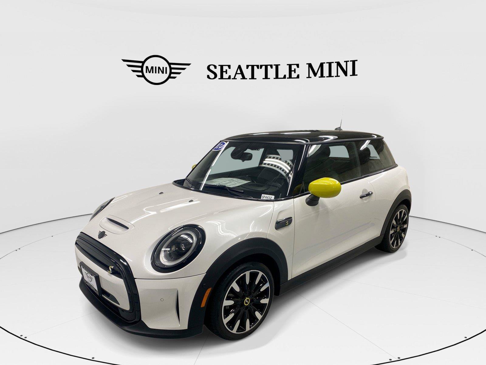 Used 2024 MINI Cooper SE FWD image 1