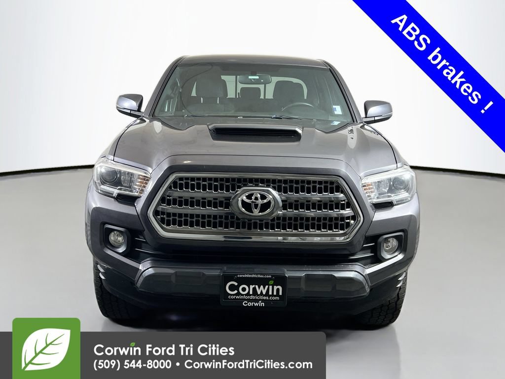 Used 2017 Toyota Tacoma TRD Off-Road AWD/4WD image 4