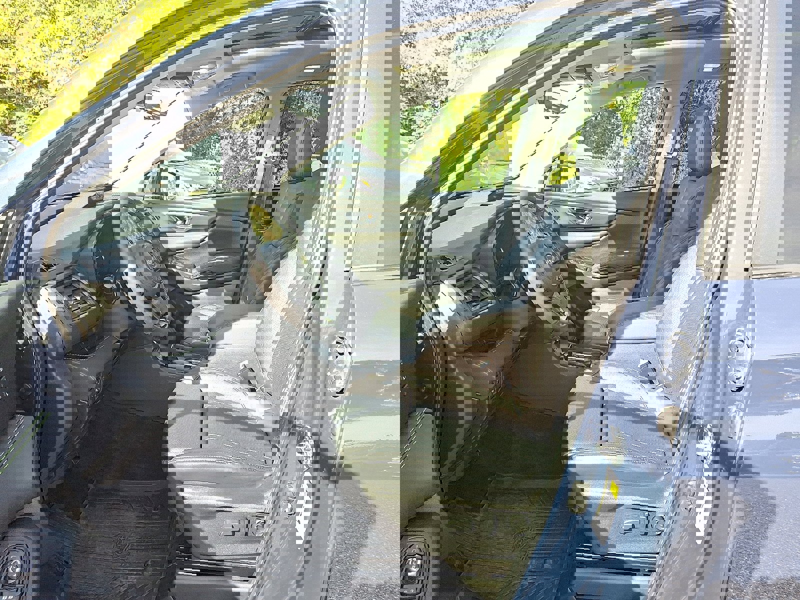 Used 2025 Subaru Ascent Bronze Edition image 13