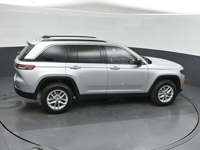 New 2026 Jeep Grand Cherokee Laredo w/ Trailer Tow Package AWD/4WD image 30