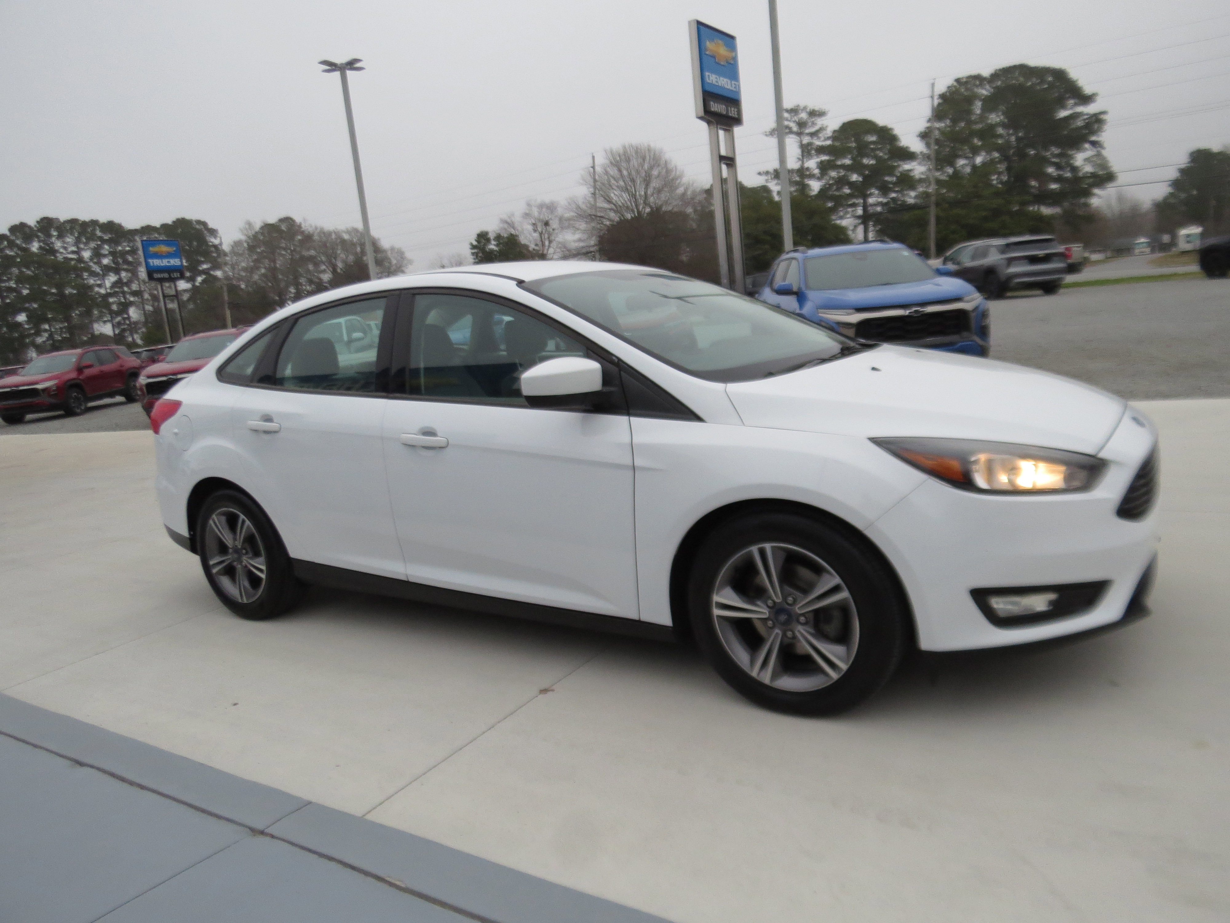 Used 2018 Ford Focus SE w/ SE Appearance Package image 7