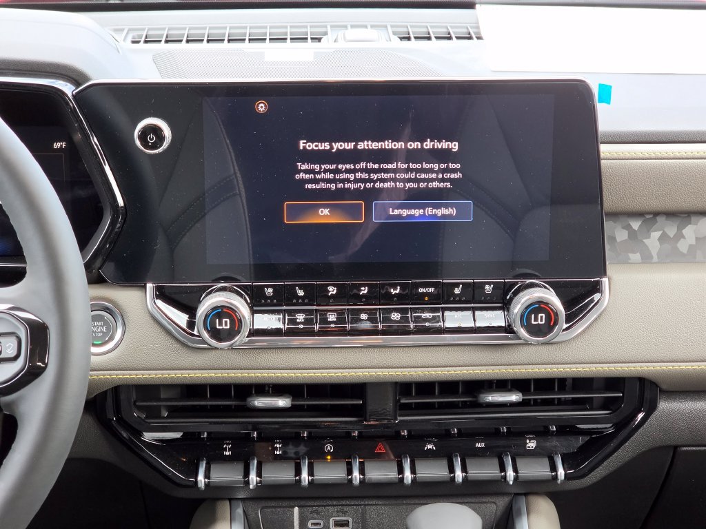 New 2026 Chevrolet Colorado ZR2 w/ Technology Package AWD/4WD image 18