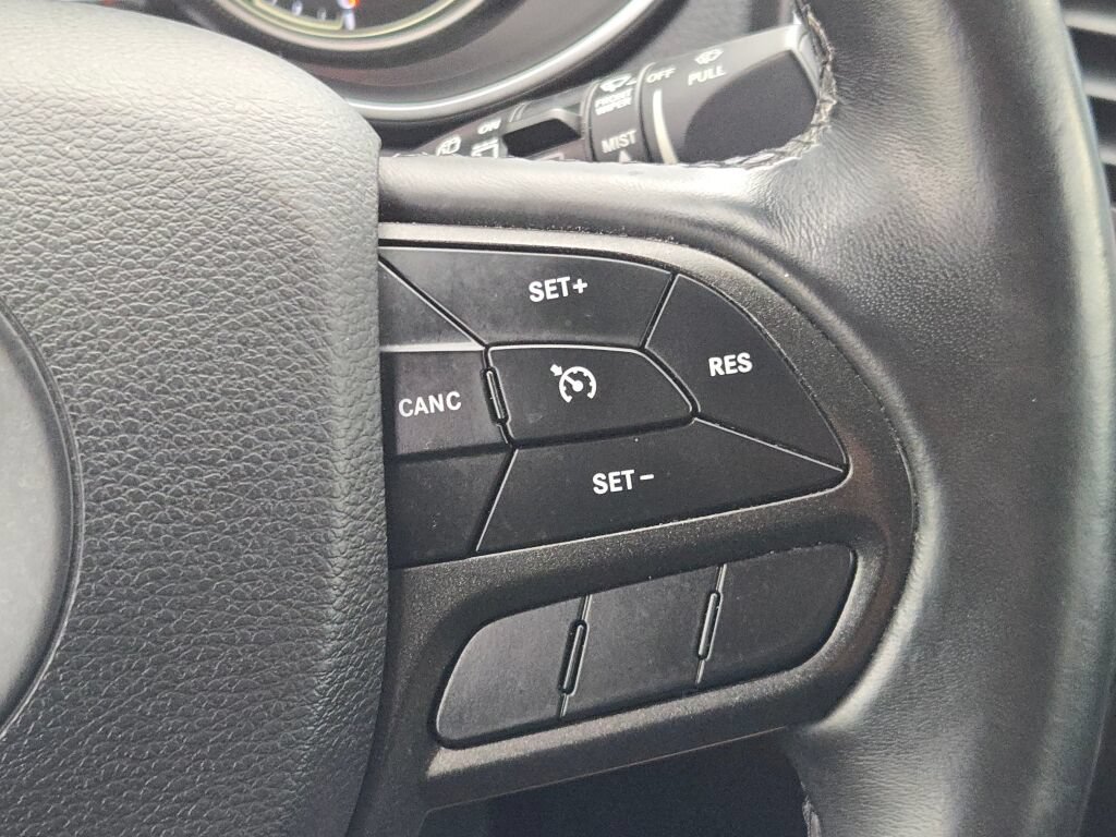 Used 2019 Jeep Cherokee Trailhawk AWD/4WD image 36