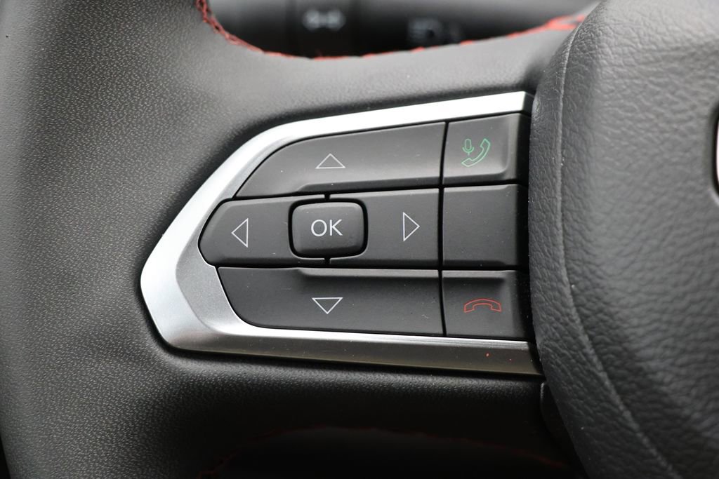Used 2025 Jeep Compass Trailhawk AWD/4WD image 18