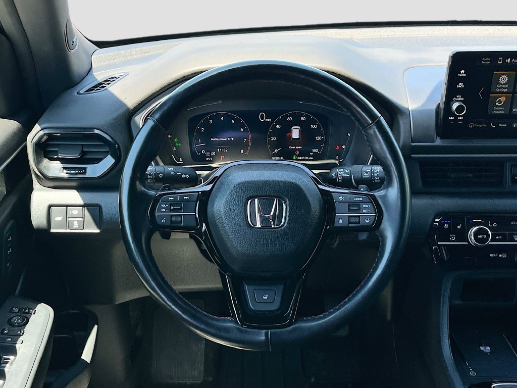 Used 2025 Honda Pilot Black Edition image 11