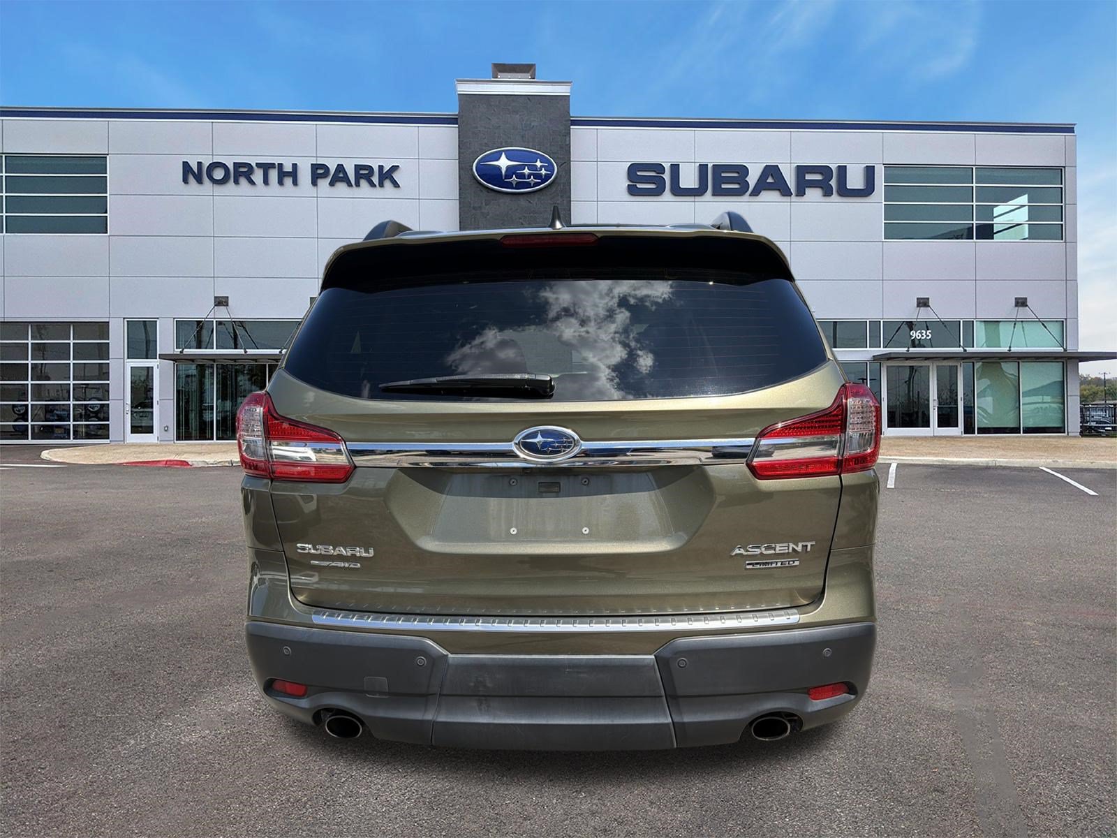 Used 2022 Subaru Ascent Limited w/ Technology Package AWD/4WD image 4