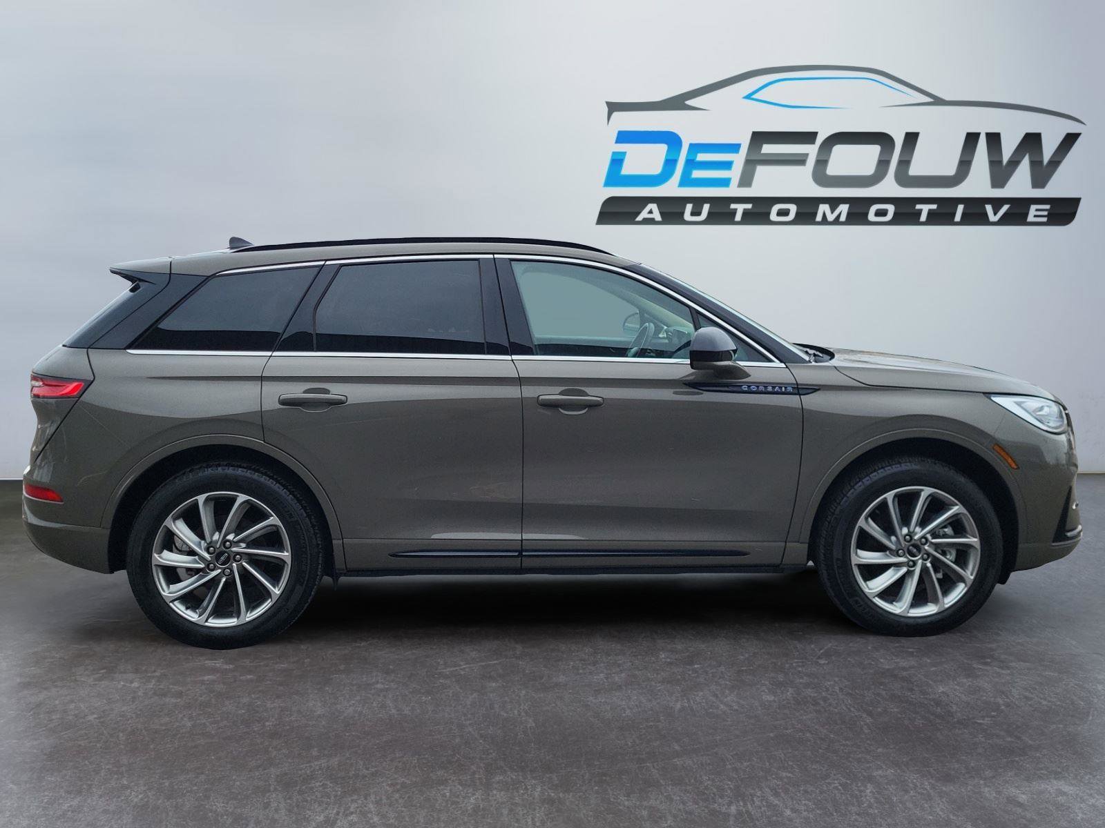 Used 2025 Lincoln Corsair Grand Touring w/ Towing Package image 2