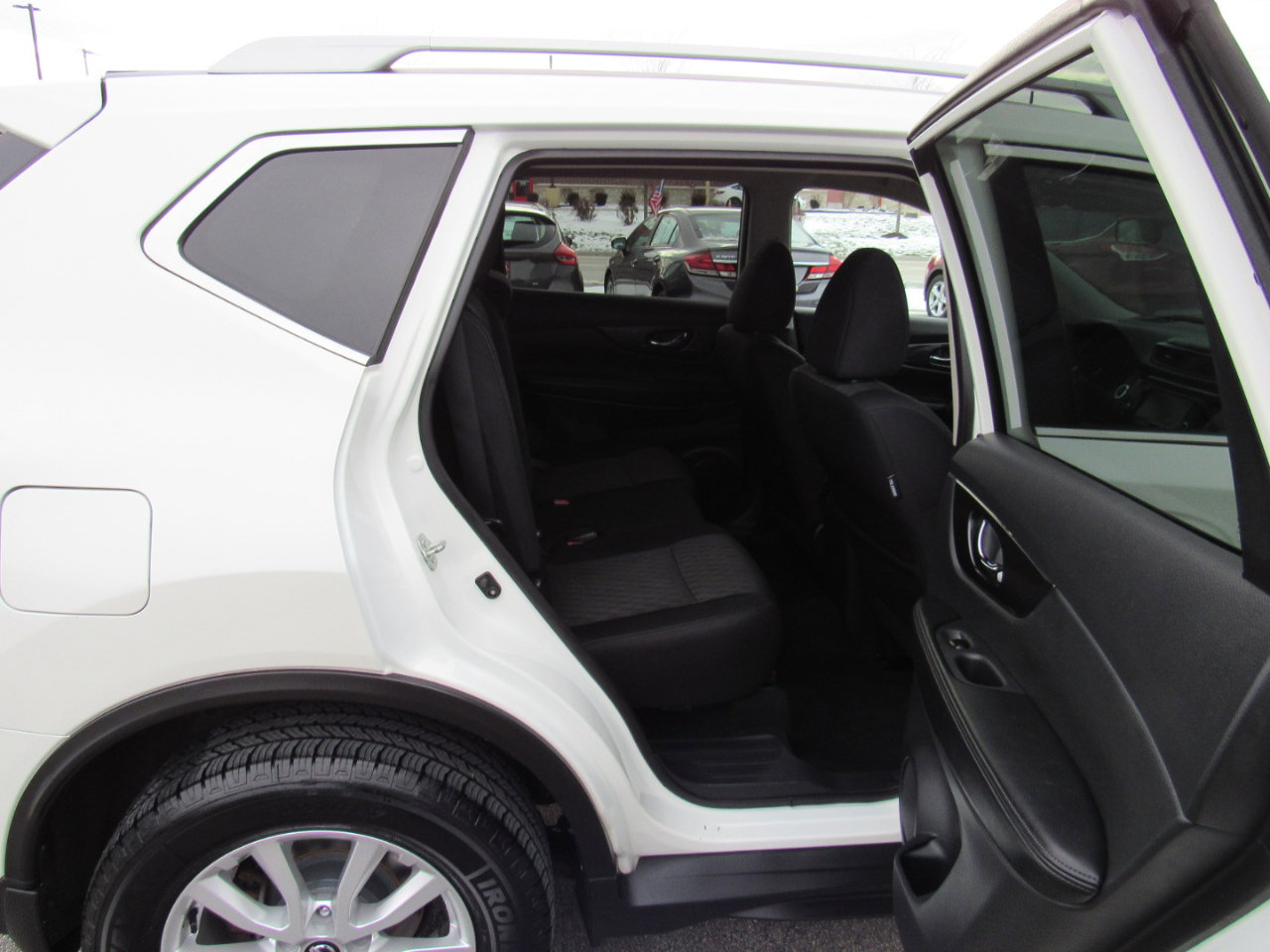 Used 2018 Nissan Rogue SV image 23