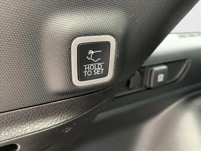 New 2025 Jeep Grand Cherokee Limited w/ Luxury Tech Group II image 26