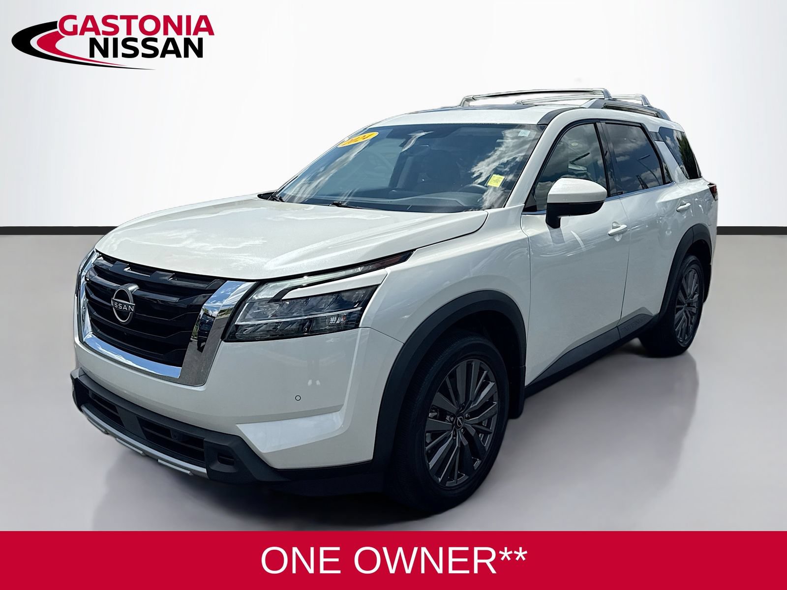 Used 2024 Nissan Pathfinder SL w/ SL Premium Package FWD image 3