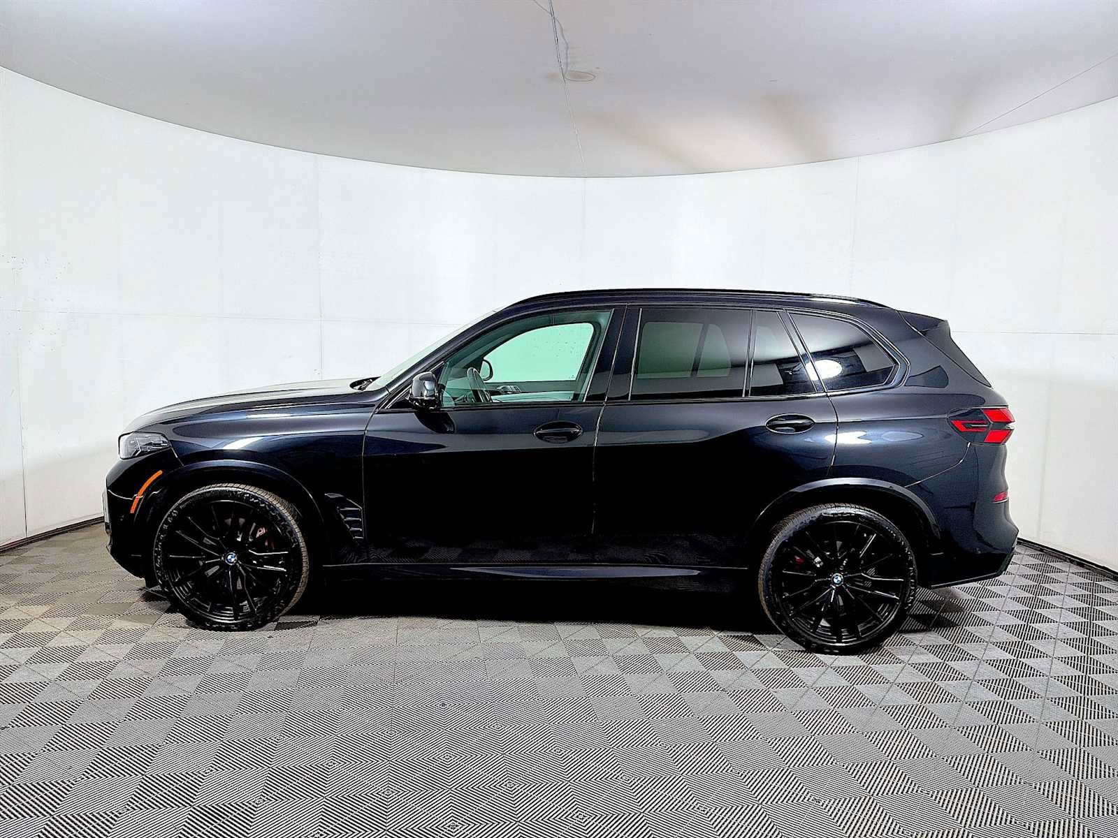 Certified 2024 BMW X5 xDrive40i w/ M Sport Package AWD/4WD image 4