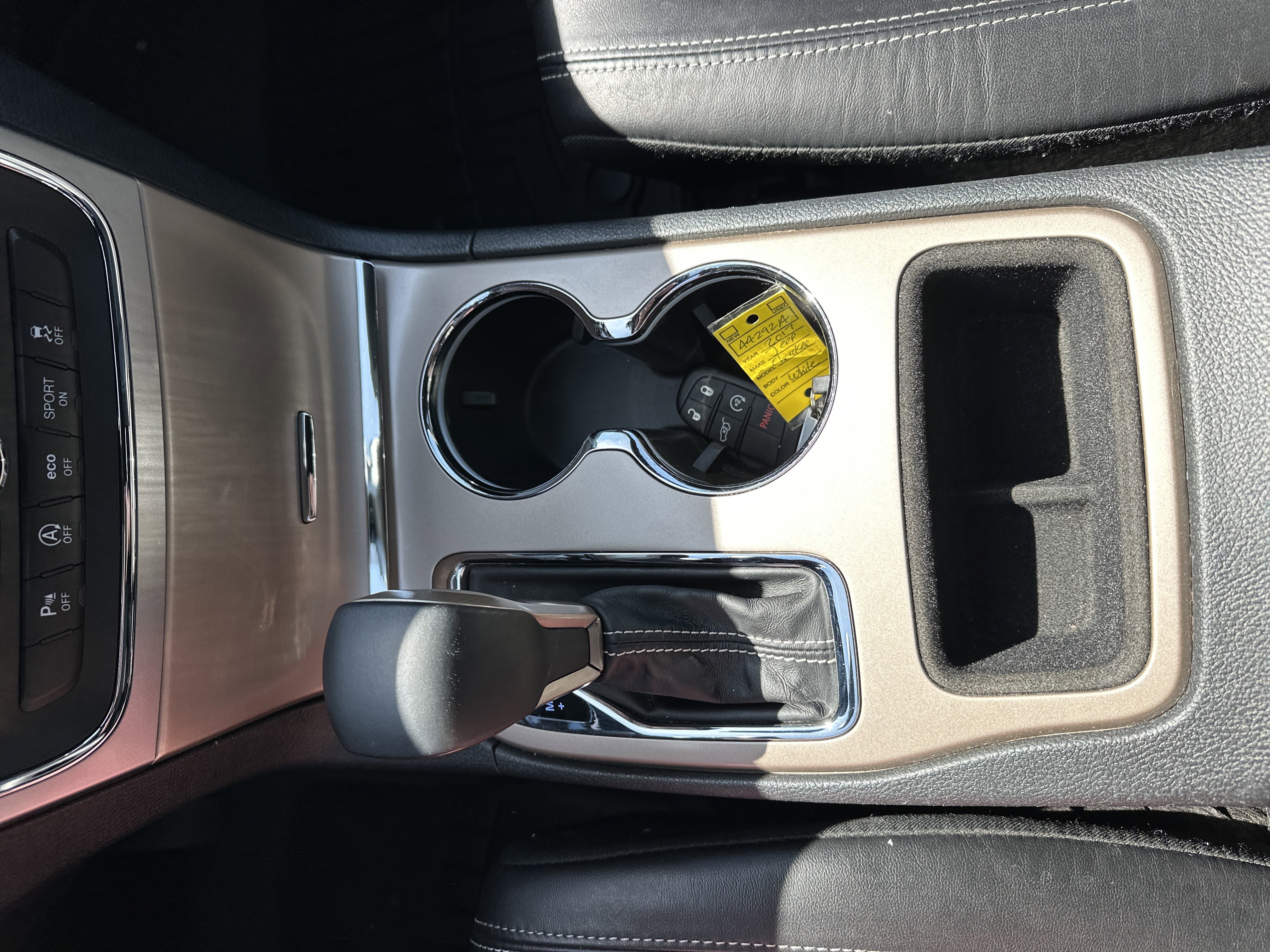 Used 2017 Jeep Grand Cherokee Limited image 24