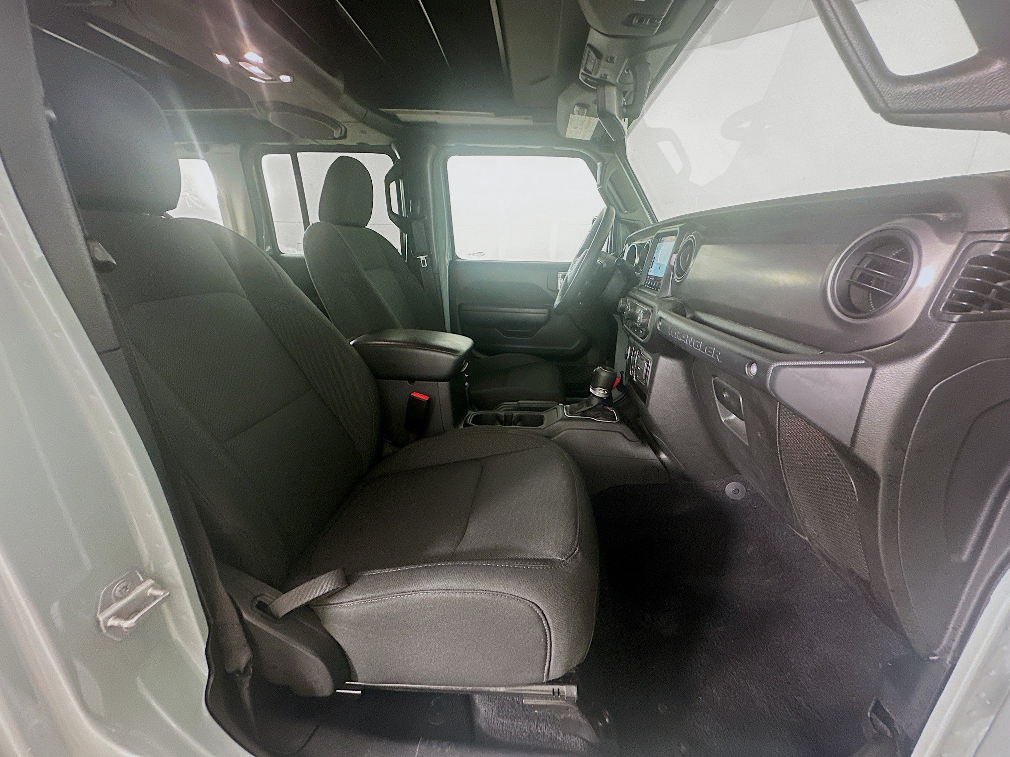 Used 2023 Jeep Wrangler Unlimited w/ Sun & Screen Package AWD/4WD image 30
