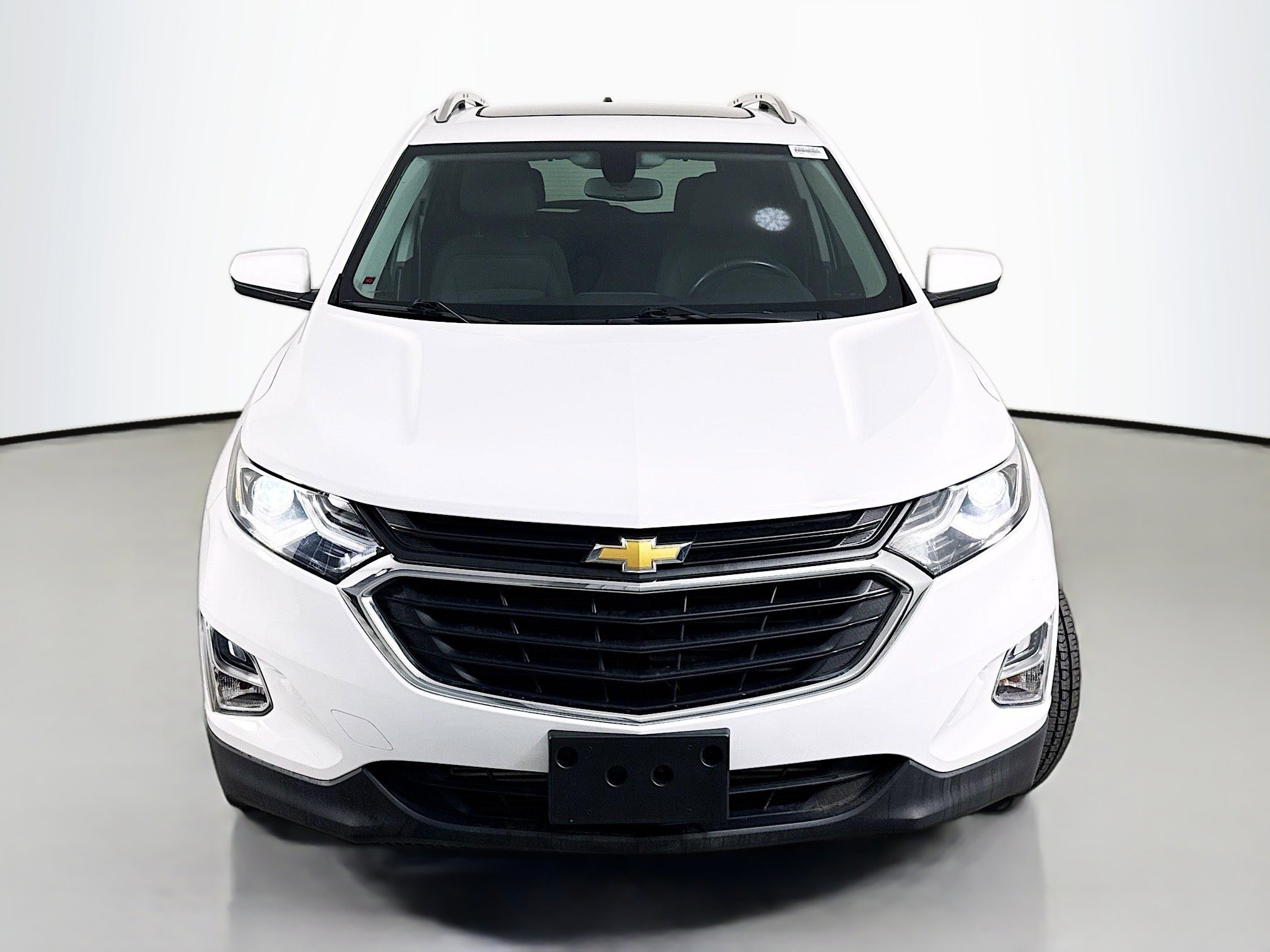 Used 2018 Chevrolet Equinox LT w/ Sun & Infotainment Package FWD image 2