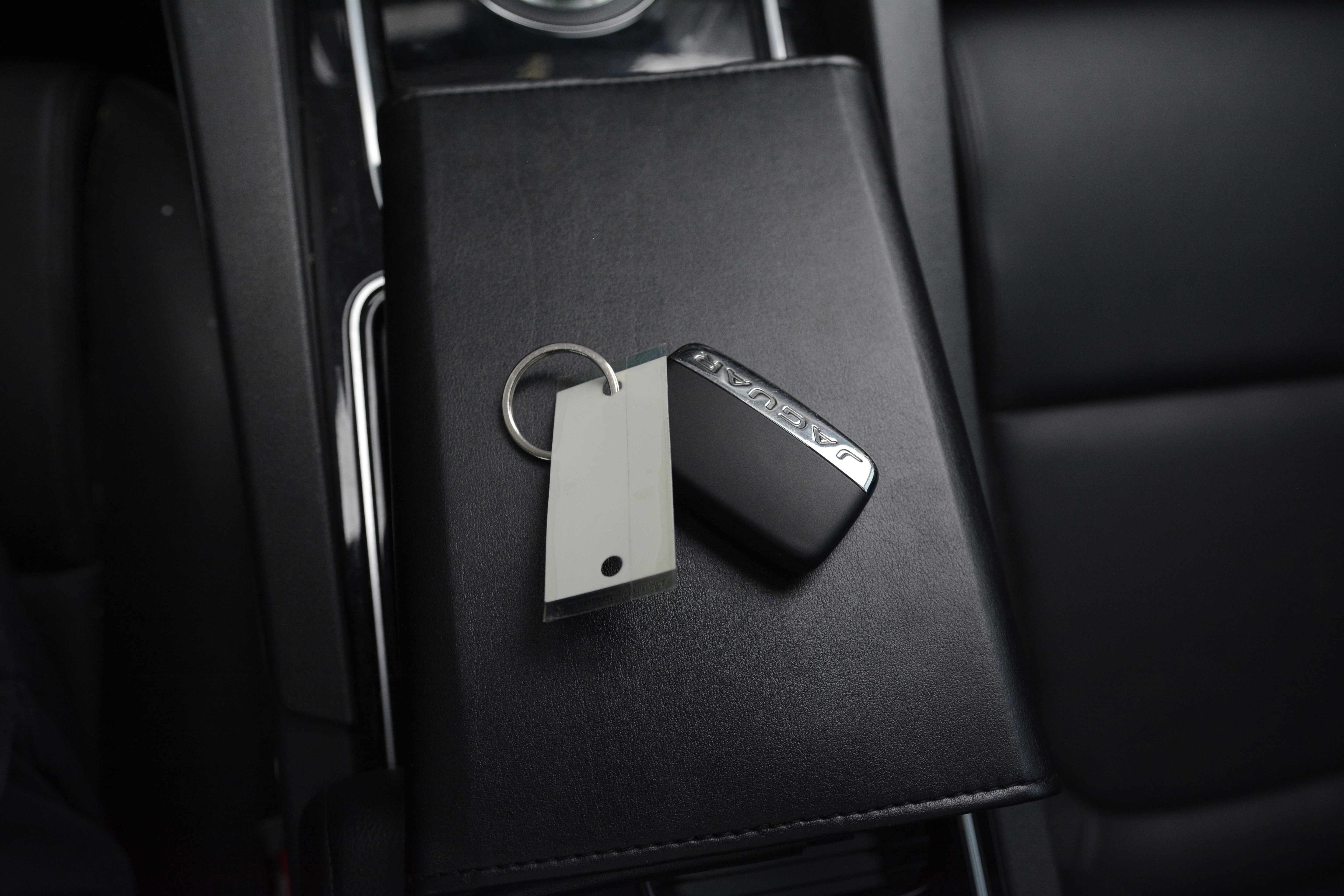 Used 2020 Jaguar F-PACE Premium image 22