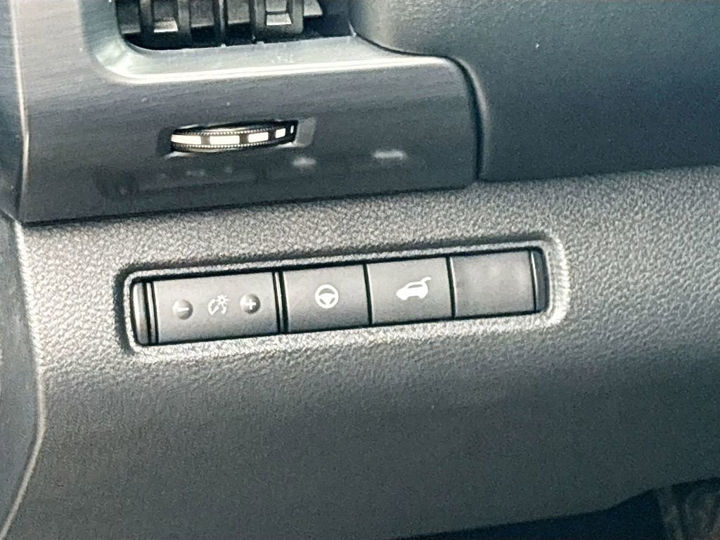 Used 2023 Nissan Pathfinder SL w/ Lighting Package (N92) image 10