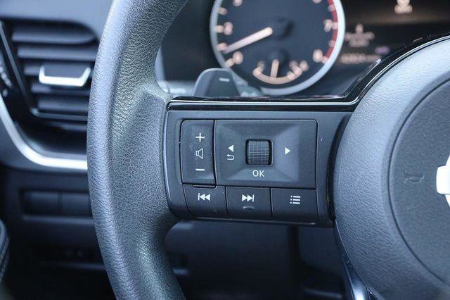 Used 2021 Nissan Rogue SV image 11