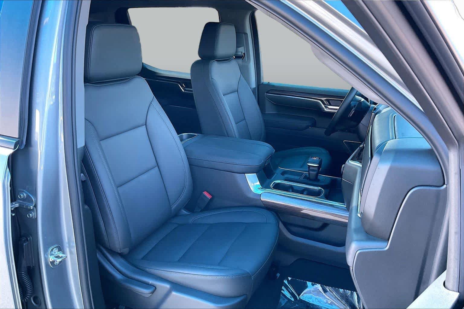 Used 2026 Chevrolet Silverado 1500 LT Trail Boss w/ LT Trail Boss Premium Package AWD/4WD image 8