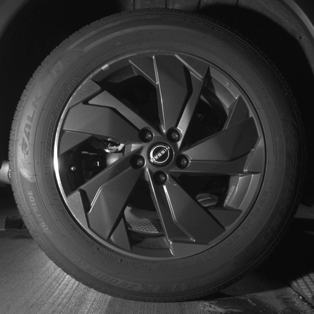 Used 2025 Nissan Rogue SV FWD image 12