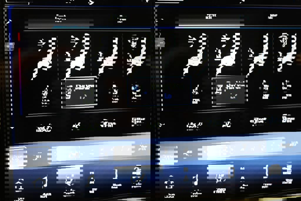 Used 2024 Chrysler Pacifica Limited image 24